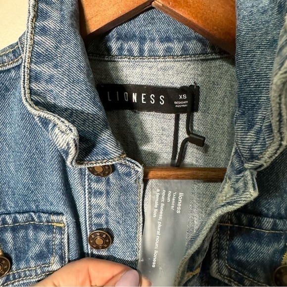 NWT NWT: Lioness Revolve - U Know What’s Up denim romper XS - Picture 4 of 5